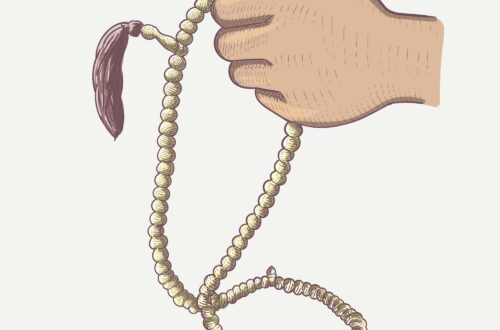 collier isalm dans une main